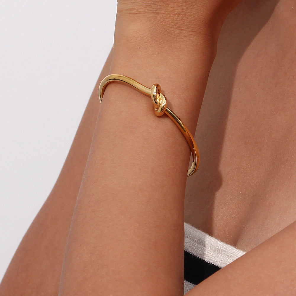 Mimi Femme Bracelets Reina Gold Bangle