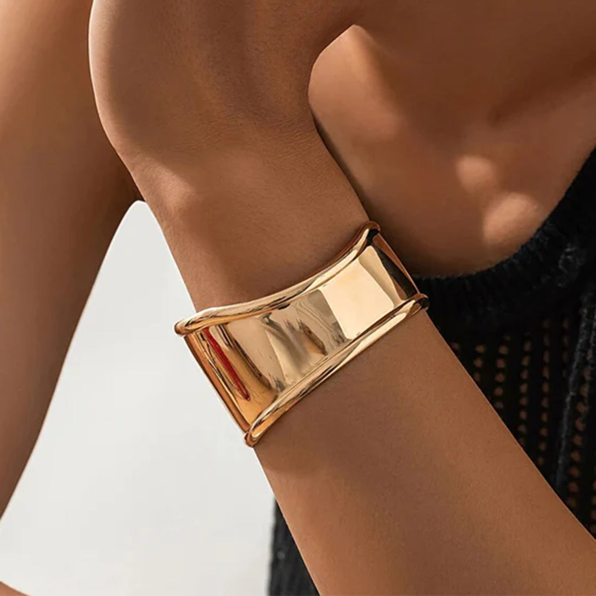 Mimi Femme Bracelets Tessa Gold Bangle