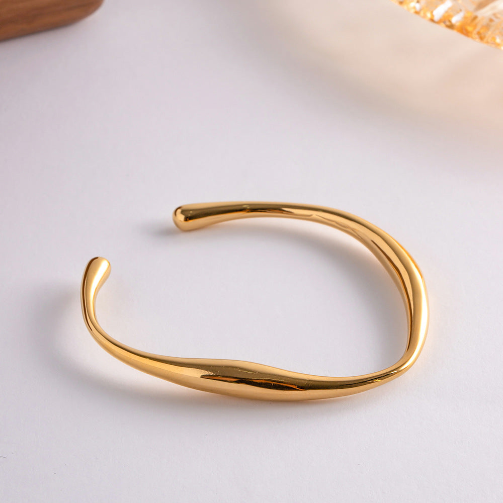 Mimi Femme Bracelets Winifred Gold Bangle