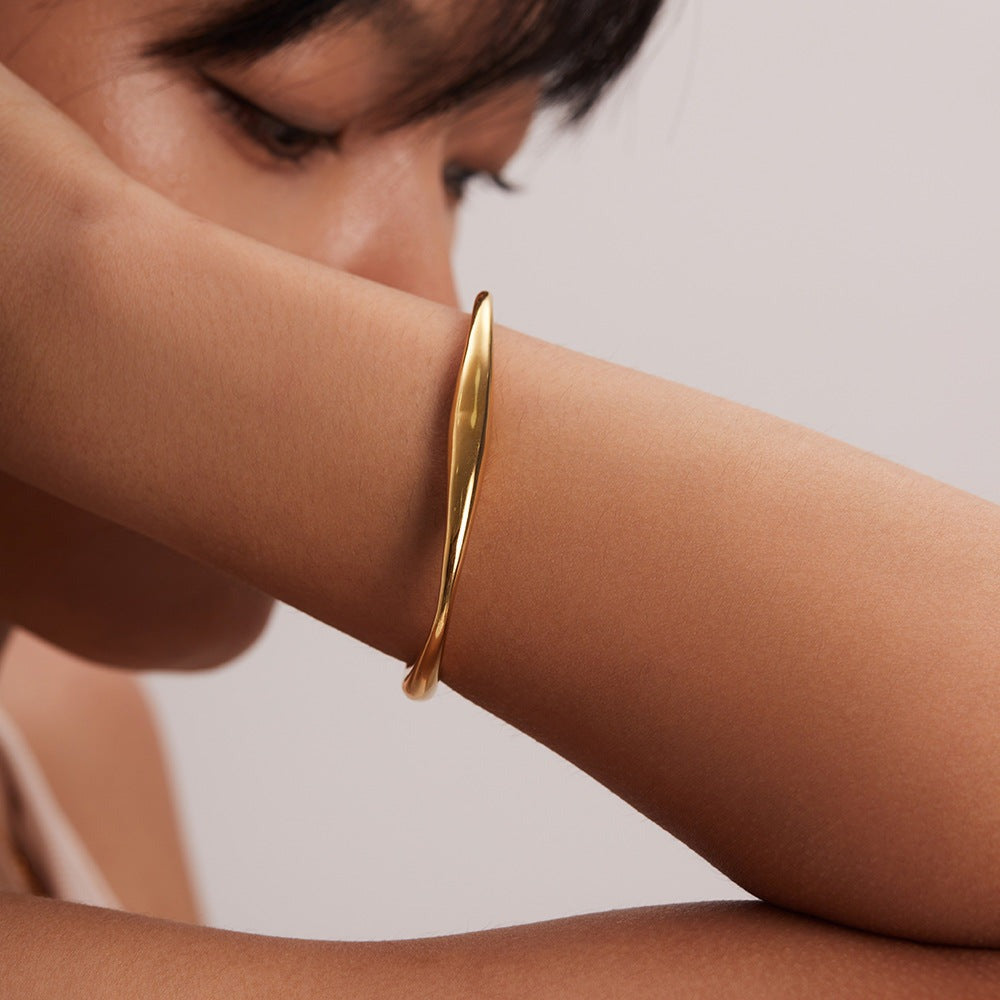 Mimi Femme Bracelets Winifred Gold Bangle