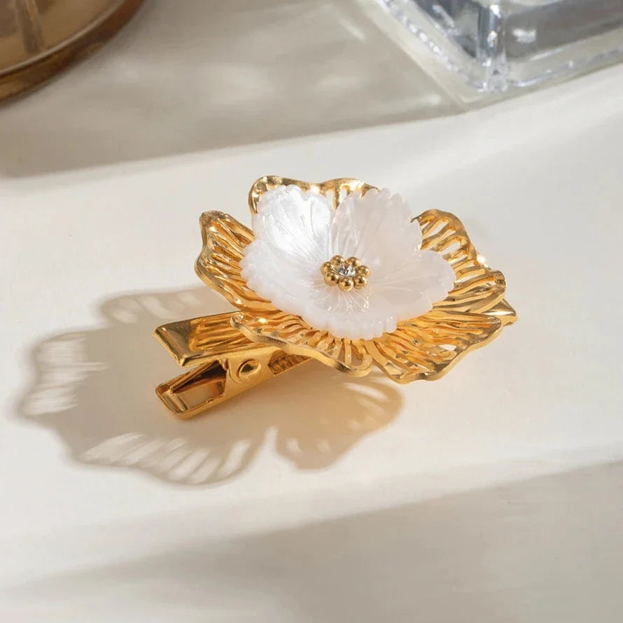 Mimi Femme Petal Pearl Hair Clip