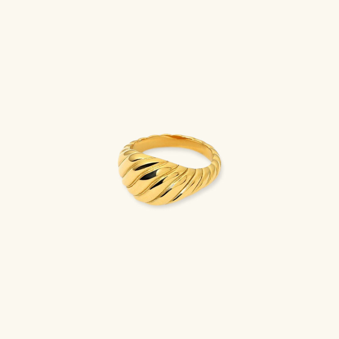 Mimi Femme Rings Alvarin Gold Croissant Ring