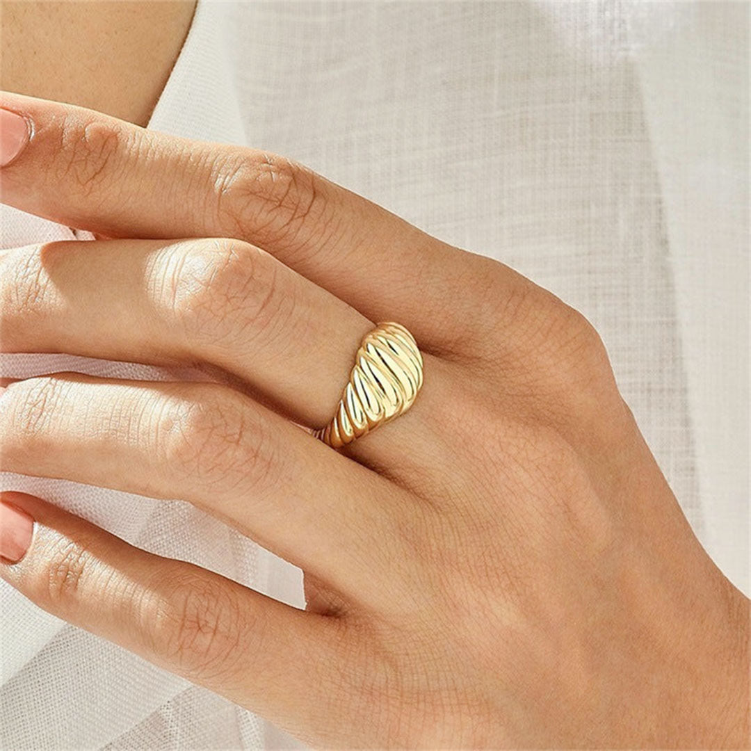 Mimi Femme Rings Alvarin Gold Croissant Ring