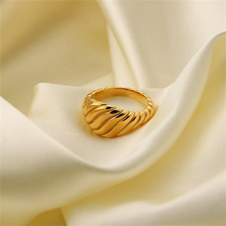 Mimi Femme Rings Alvarin Gold Croissant Ring