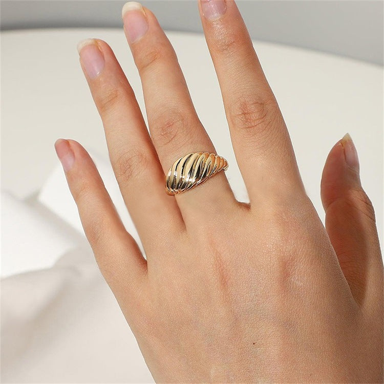 Mimi Femme Rings Alvarin Gold Croissant Ring