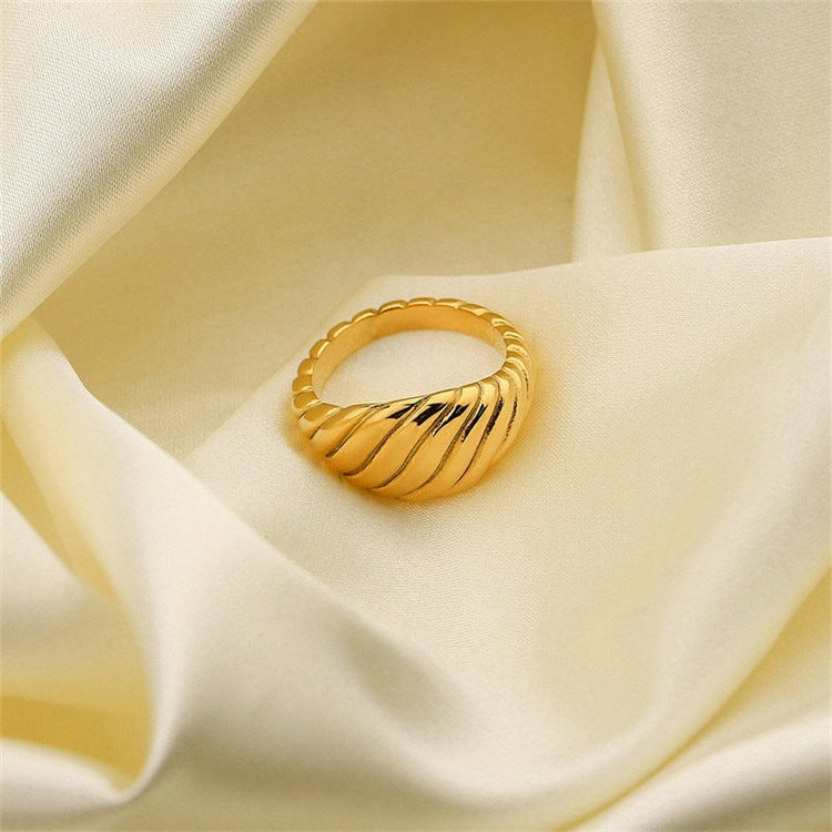 Mimi Femme Rings Alvarin Gold Croissant Ring