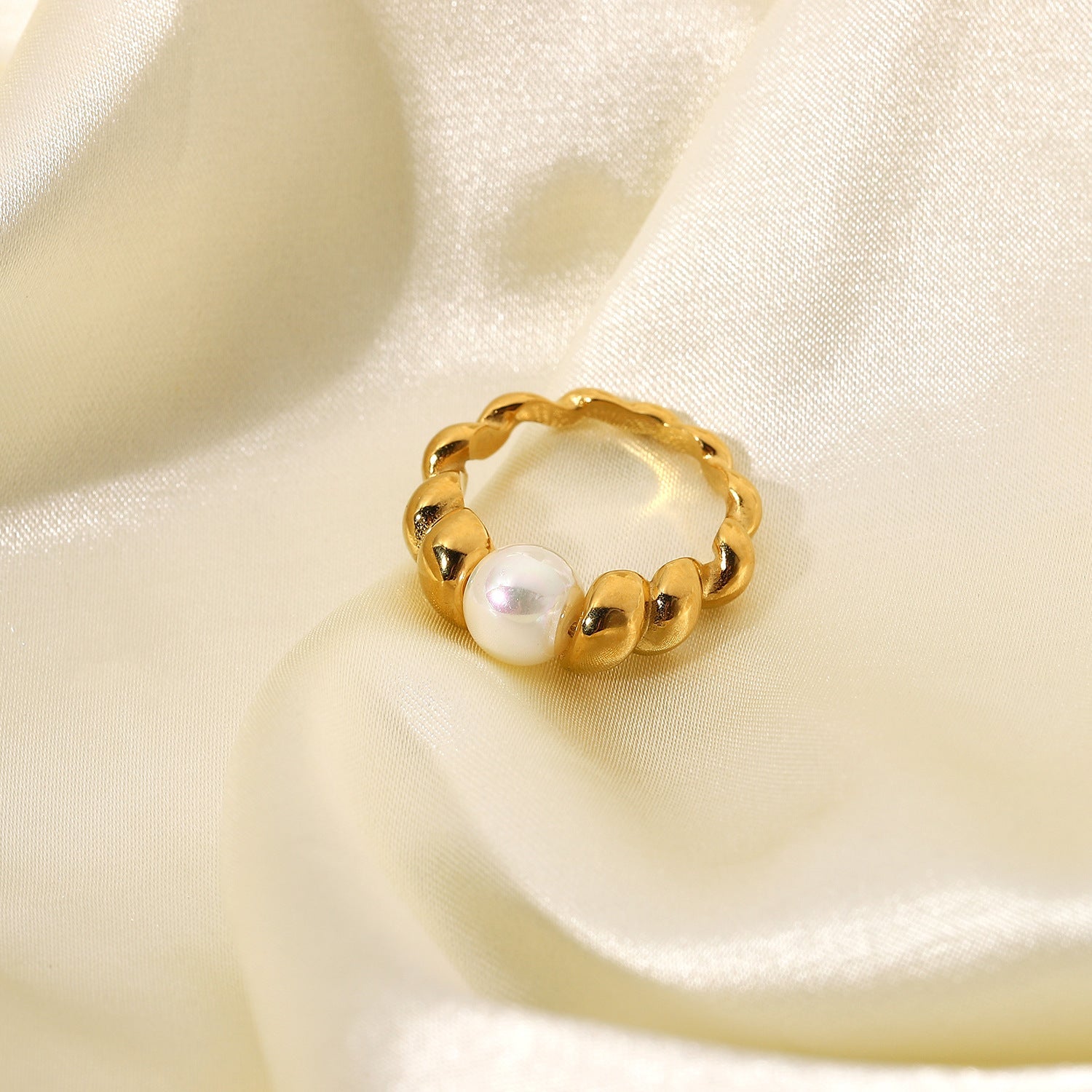 Mimi Femme Rings Avalisse Freshwater Pearl Ring