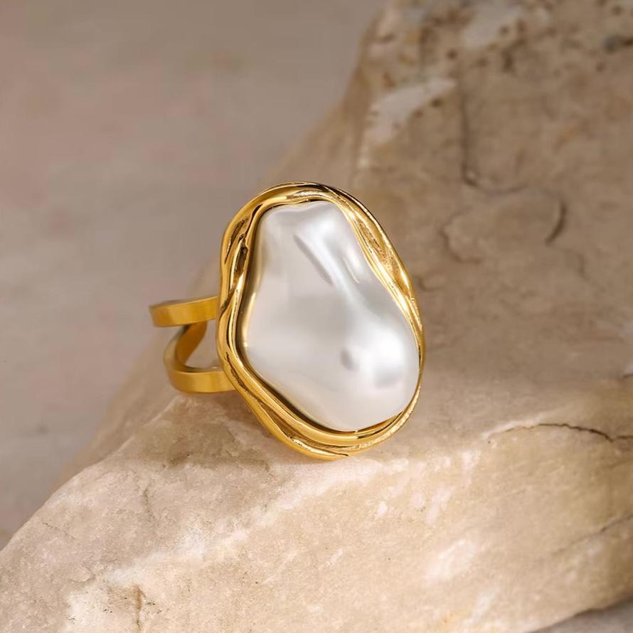 Mimi Femme Rings Sophia Gold Pearl Ring