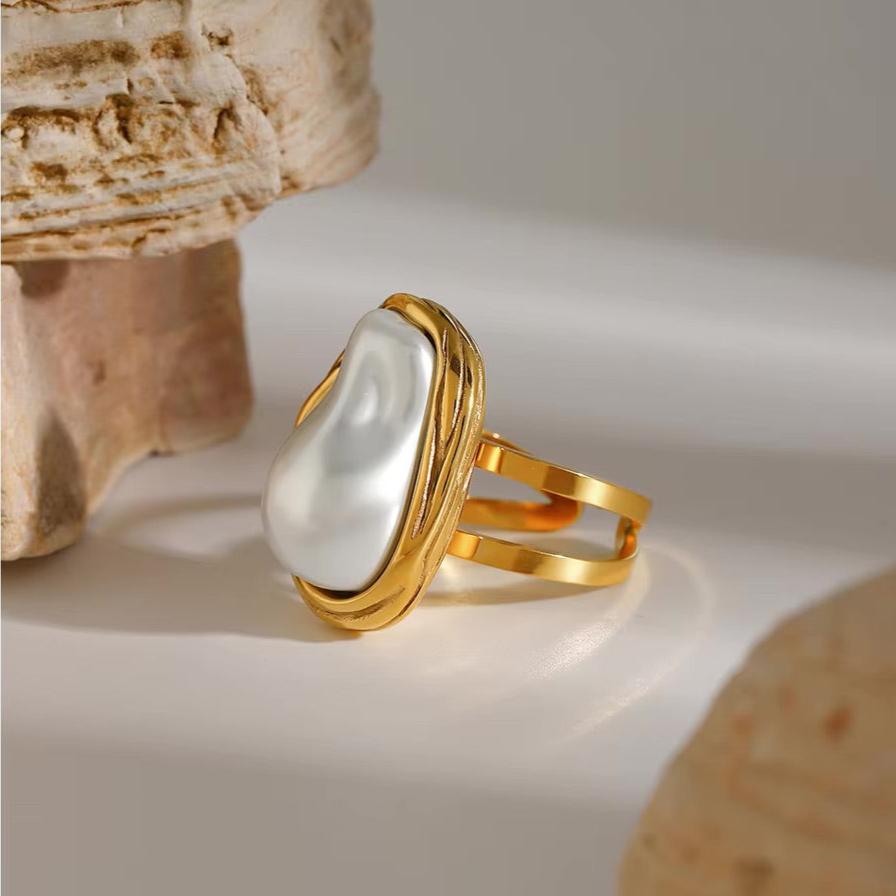 Mimi Femme Rings Sophia Gold Pearl Ring